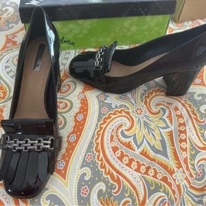 Tahari black pump